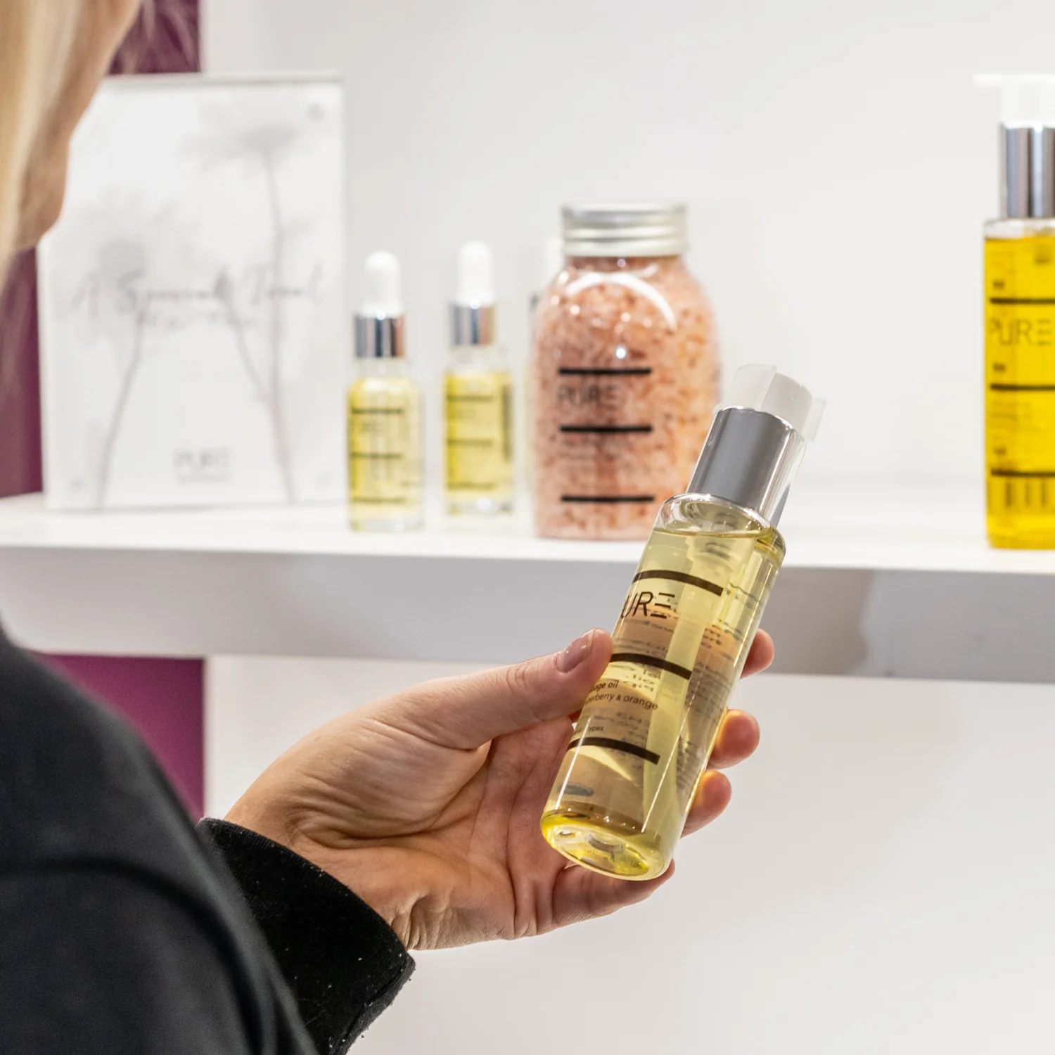 PURE Clean and Glow Cleansing Oil (100ml) - Image 5
